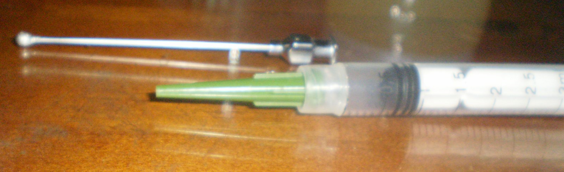 SYRINGE_and_green_feeding_cone_from_Ebay.png